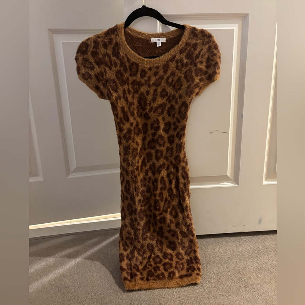 Leopard print dress
Only worn a few times
